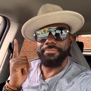 Meet your Posher, Derrick